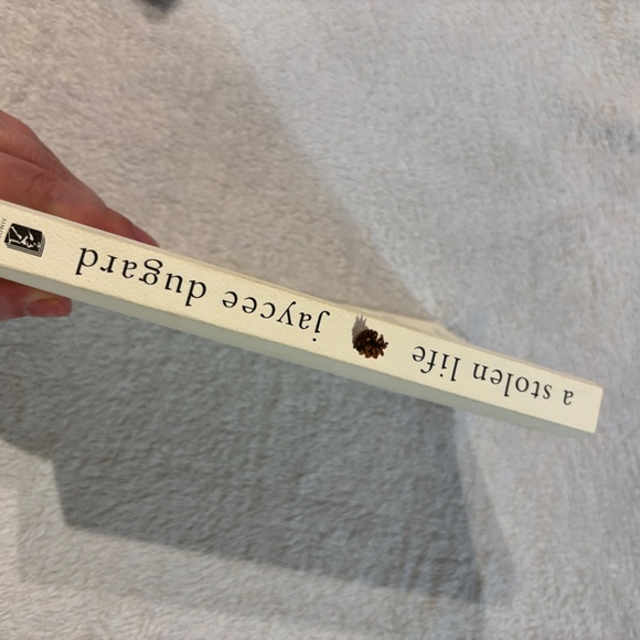 A Stolen life - Book by Jaycee Dugard - Picture 3 of 4